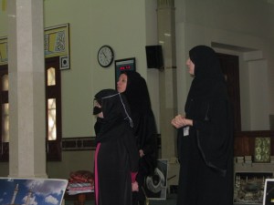 Women explaining about the Five Pillars of Islam in the Jumeirah Mosque