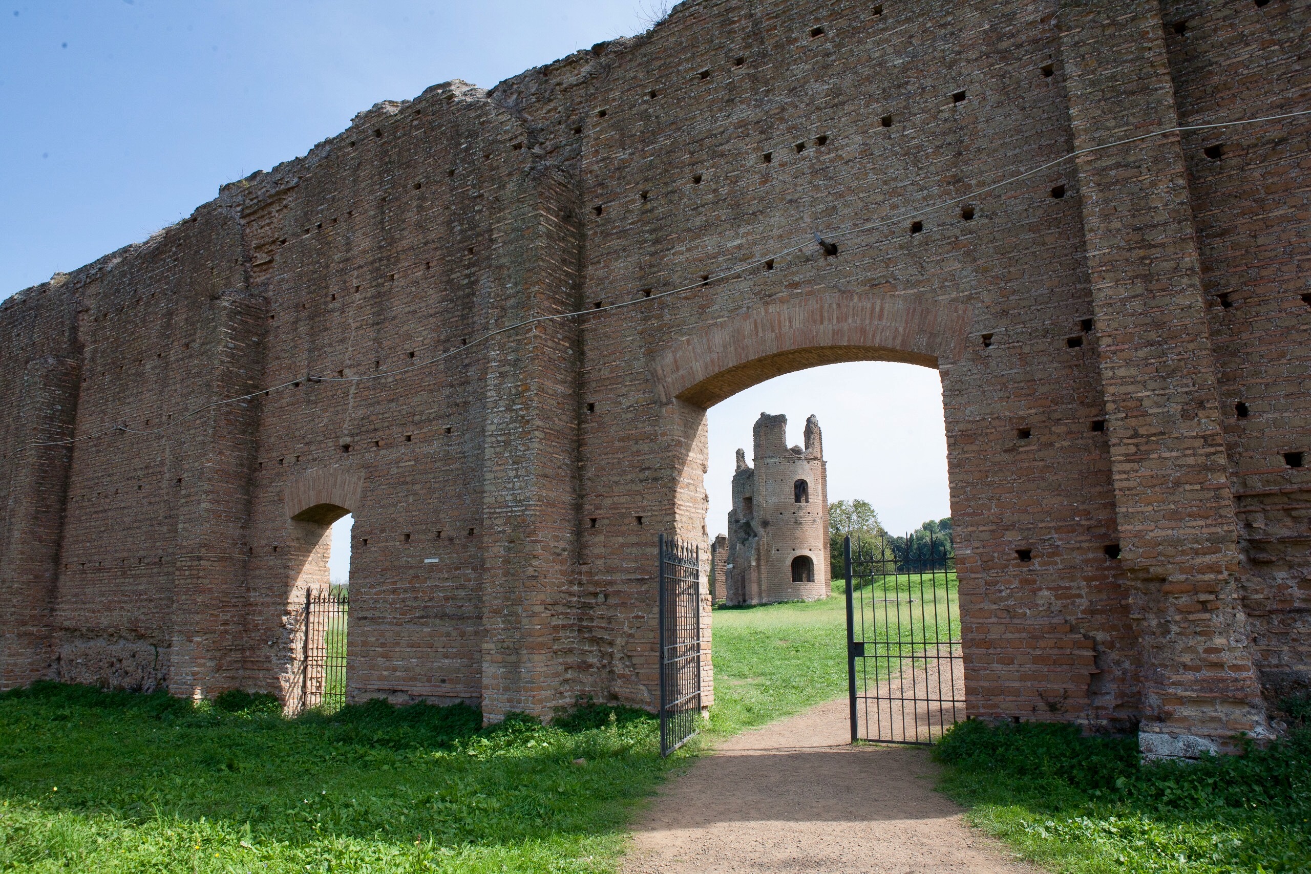 Remains of the villa, walls and circus