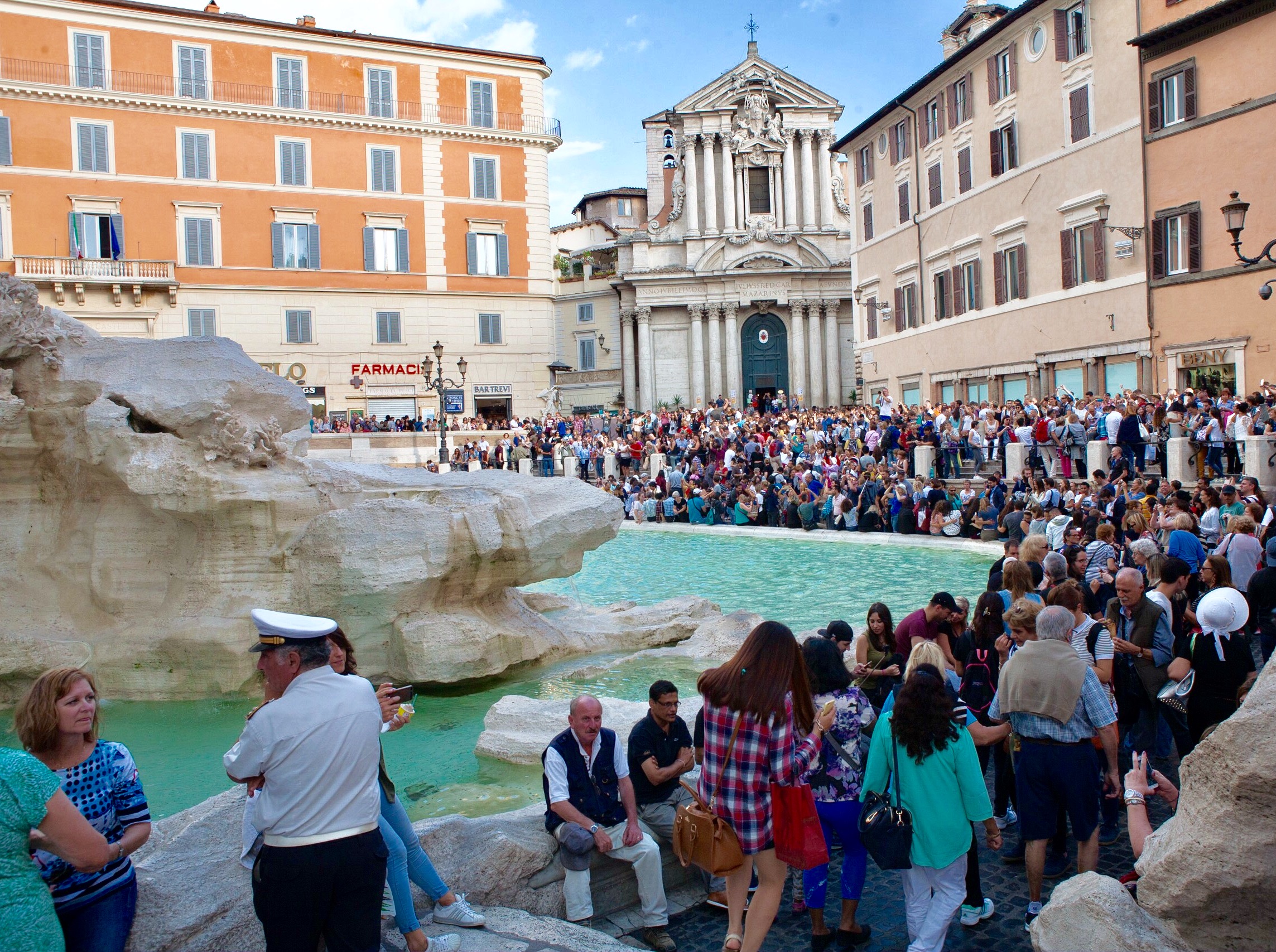 The Trevi crowds